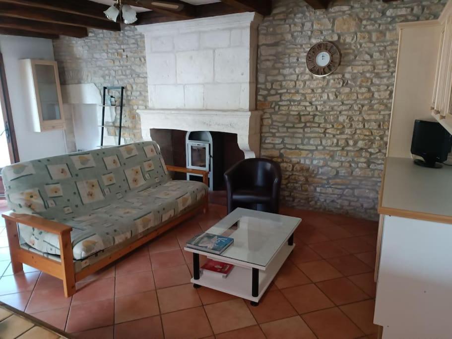 Charmante Maison En Pierres Sainte-Radegonde-des-Noyers Bagian luar foto