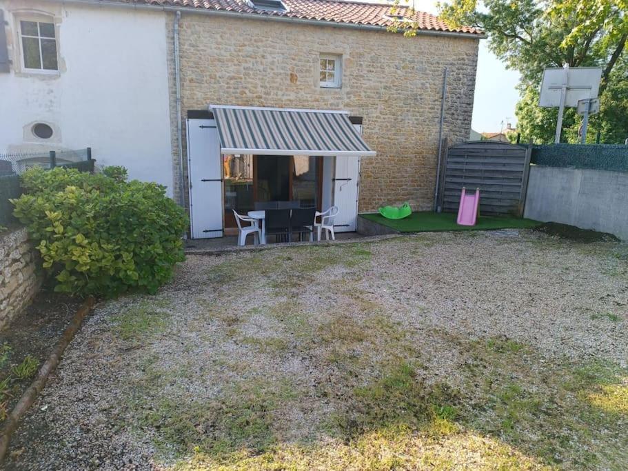 Charmante Maison En Pierres Sainte-Radegonde-des-Noyers Bagian luar foto