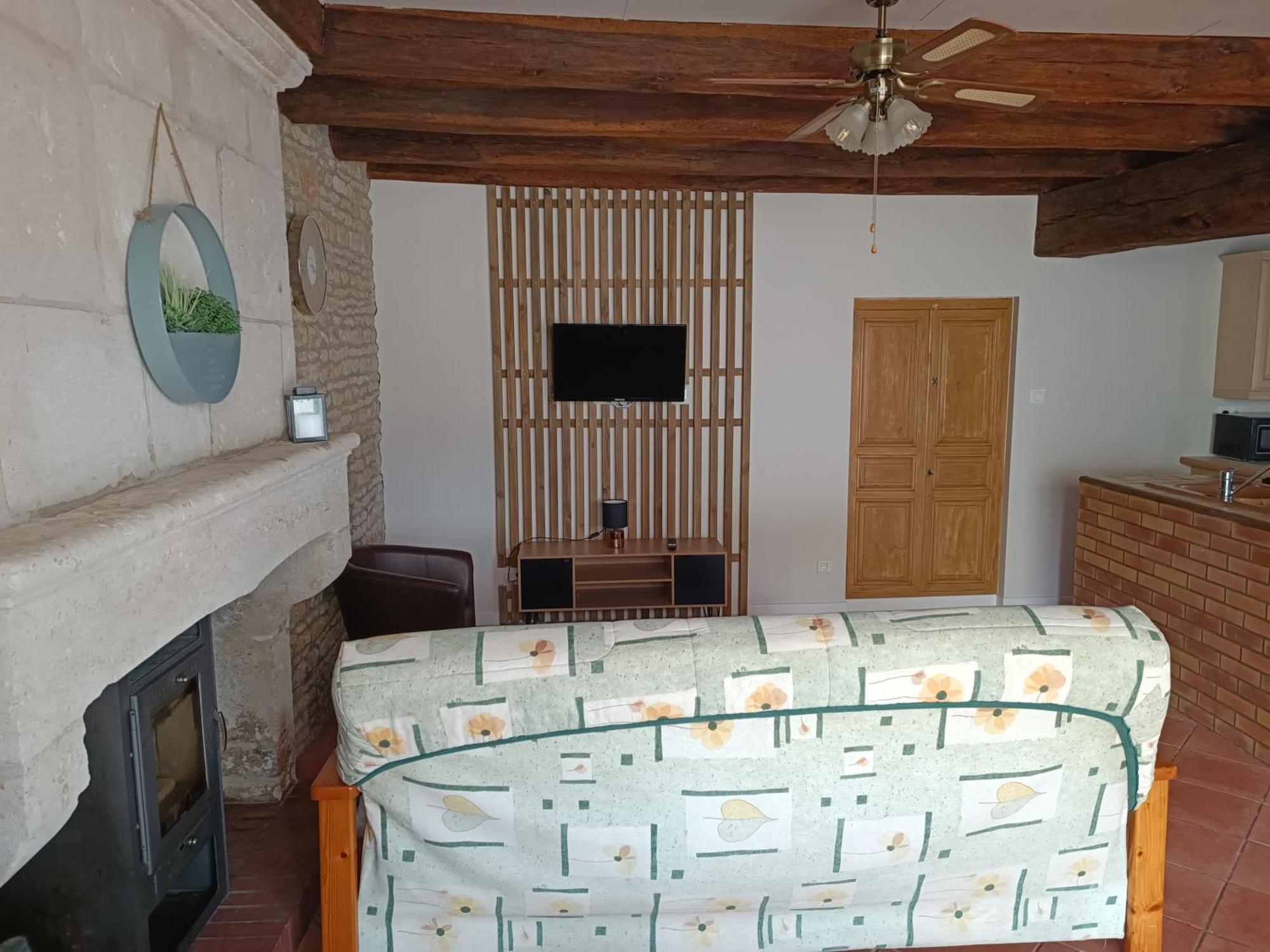Charmante Maison En Pierres Sainte-Radegonde-des-Noyers Bagian luar foto